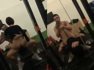 Cho bạn gái đi tập gym thì bị thằng pt nó thịt luôn